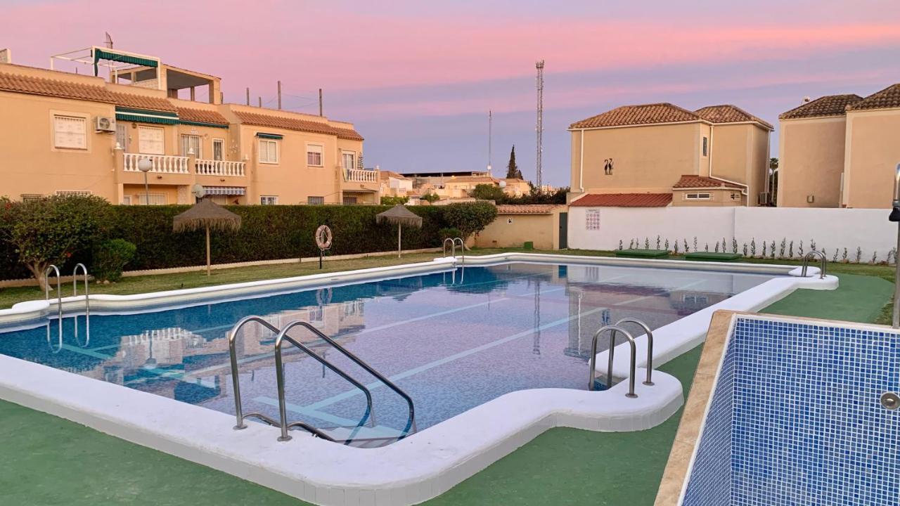 Holiday House Torrevieja Buitenkant foto