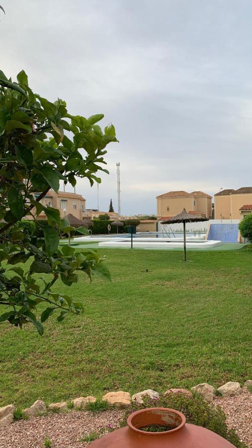 Holiday House Torrevieja Buitenkant foto
