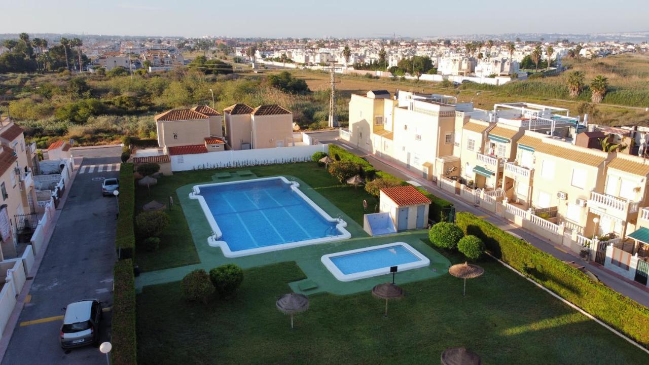 Holiday House Torrevieja Buitenkant foto