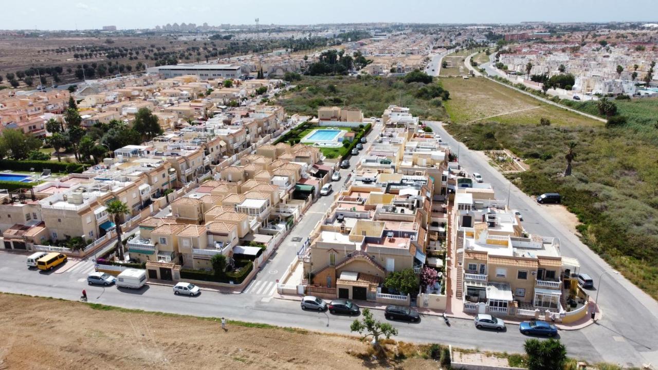 Holiday House Torrevieja Buitenkant foto