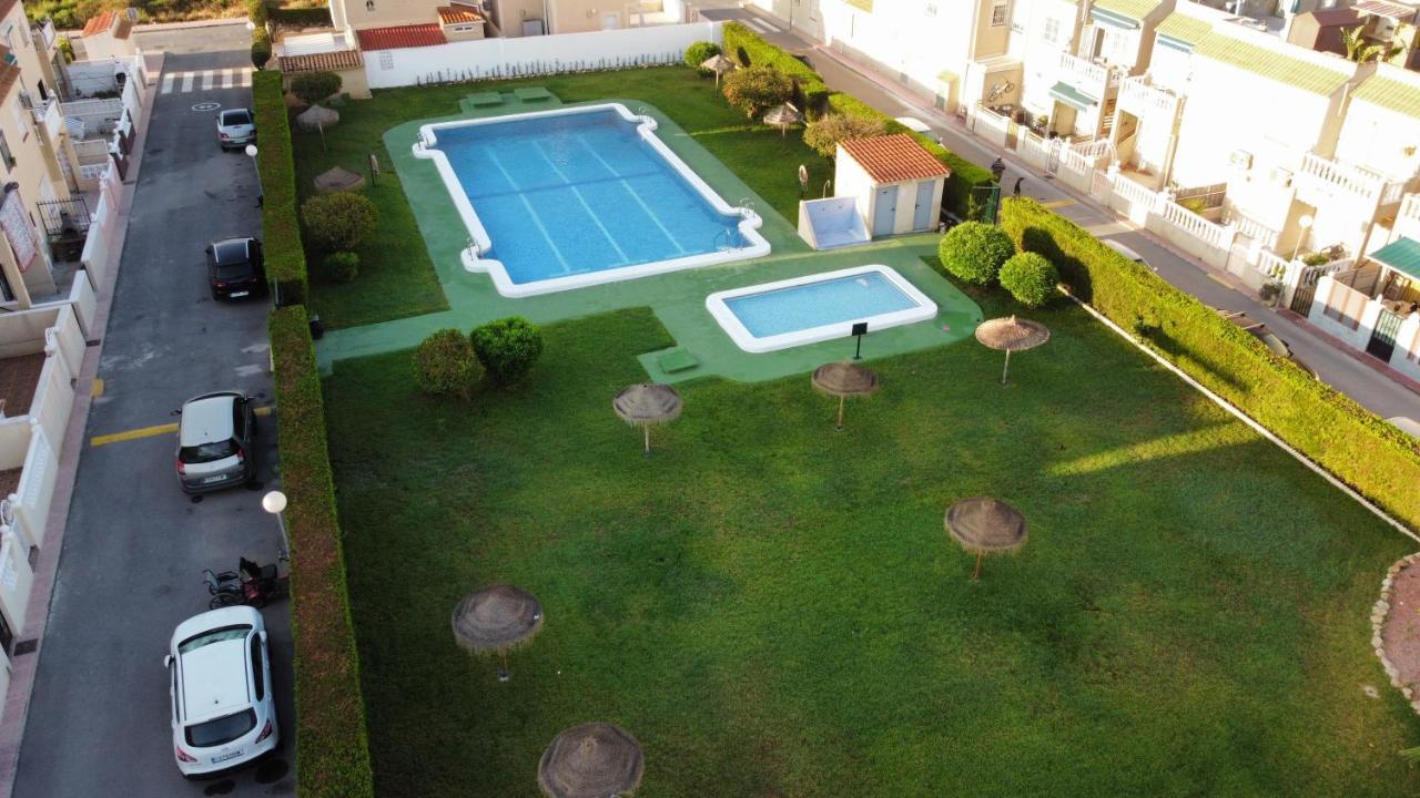Holiday House Torrevieja Buitenkant foto