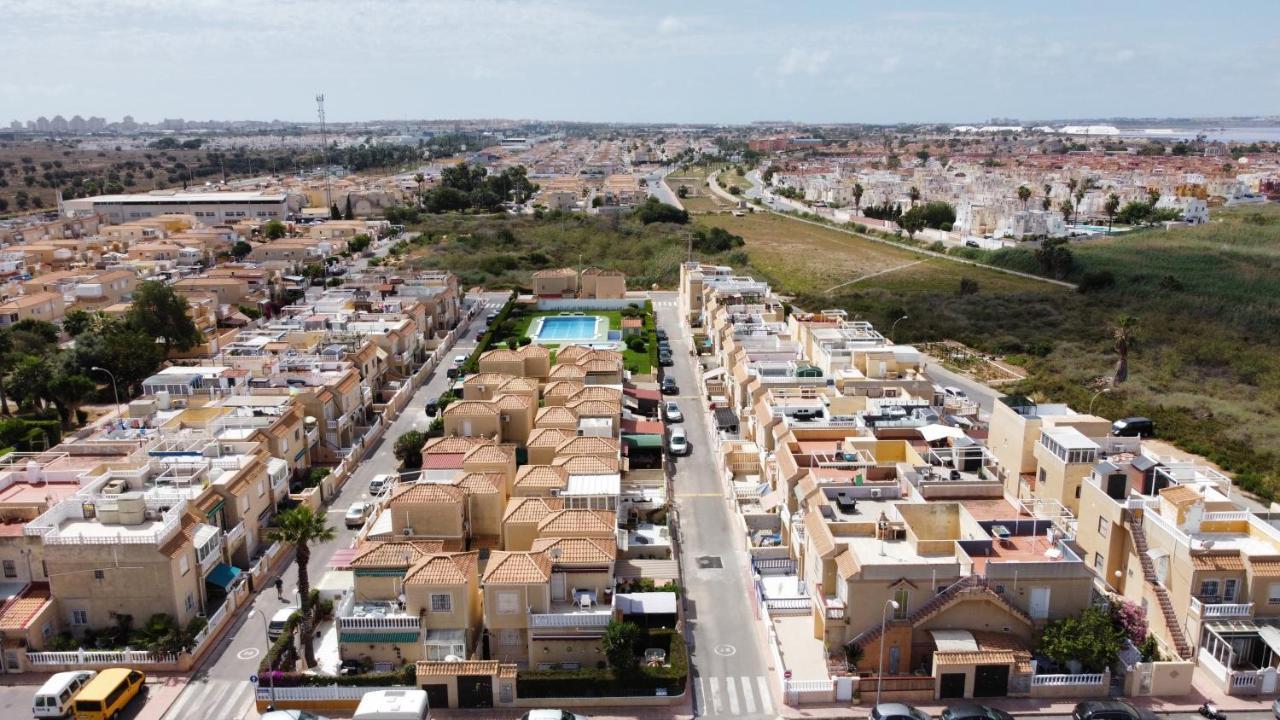 Holiday House Torrevieja Buitenkant foto